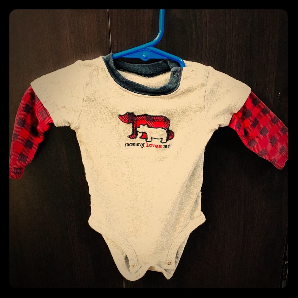 🐻 “Mommy Loves Me” long sleeve body suit